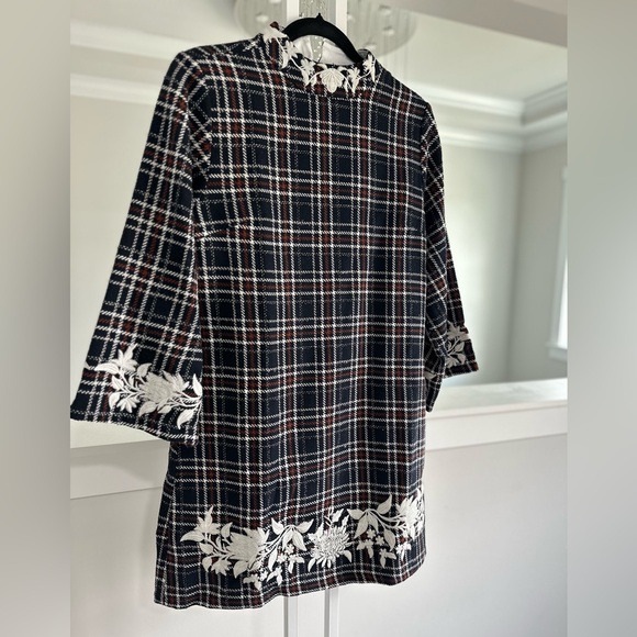 Fanm Mon Plaid Dress with Embroidered Floral Accents - Picture 3 of 10